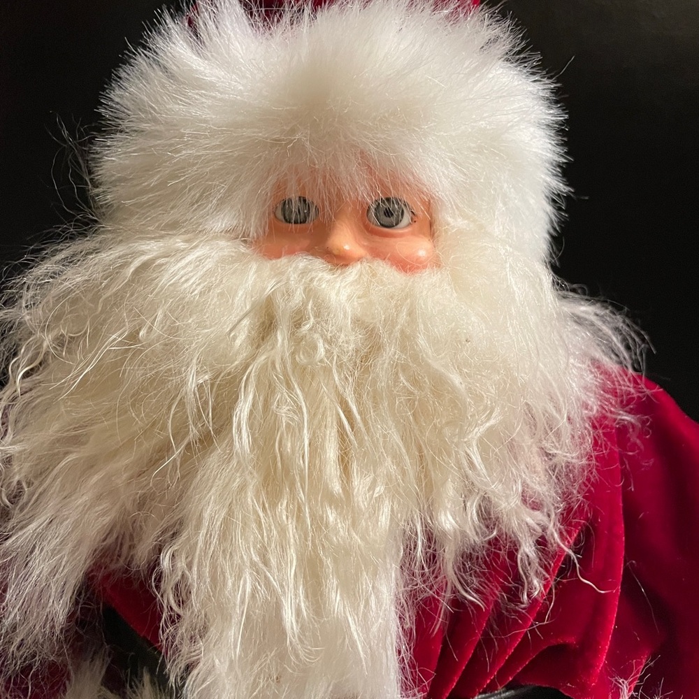Collectable Vintage Sitting Santa . Pre owned, in great Vintage condition